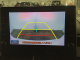 【バックカメラ】運転が苦手な方も車庫入れラクラクです!ギアをリバースに入れれば自動的に切り換わりますので、面倒な操作は不要です♪狭い駐車場もお車を傷つけず安心ですね!