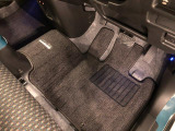嬉しい純正フロアマット付き♪ 状態も良好です(^^♪