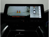 パノラミックビューモニター装備!トップビュー&フロントビュー・車両に取り付けたフロント、サイド、バックカメラの映像を合成して画面上に表示させることで、低速時の運転を補助する装置です。