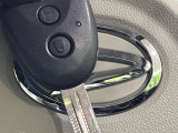 【キーレス】少し離れた場所からでもボタン一つでドアの開錠・施錠ができるのでとっても便利!ドアの鍵穴周りに傷をつけることもありません♪