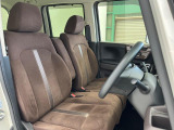 運転席シート廻りは使用感も少なく、良好な状態となっています。丁寧に使われていたことがよくわかりますね。