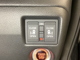 リアドアは乗り降りに便利な両側電動スライドドアです。また運転席に座っていながらスイッチ操作で自在にスライドドアを開け閉めできます。