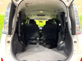 普段のお買い物や通勤、送迎等に十分な荷室スペースを確保しております。セカンドシートを倒すと、大きな荷物の積載も可能です♪