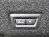 電動リアゲート装備です。バンパー下でのキックスイッチも装備されております。