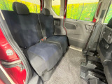 後部座席も気になるようなキズ・汚れやへたり等、大きなダメージはなく、良好な状態です。