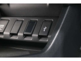 スマートフォンなどの音楽再生が可能なUSB接続ジャック装備車両です♪♪♪