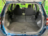 ラゲッジルームは、大容量のスペースを確保。普段のお買い物からレジャーまで、幅広く活躍してくれます!また、リアシートを倒すことでバリエーション豊かにお使いいただけます。
