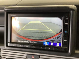【バックモニター】駐車には欠かせないバックカメラを装備!カラーで後方をモニタリング。安全でゆとりのある駐車をサポートします。