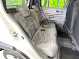 後部座席も気になるようなキズ・汚れやへたり等、大きなダメージはなく、良好な状態です。