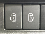【両側パワースライドドア】スマートキーや運転席のスイッチで後席両側スライドドアの開閉が可能♪電動だから力を入れてドアを開ける必要が無く、小さなお子様でも簡単に開け閉めでき快適です♪