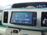 カーナビが装備されています。後退時の安全確認に便利なパノラマモニター機能がついています。