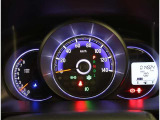 とっても見やすいメーターです。夜間時はラグジュアリーな気分にさせてくれる照明が魅力ですので、夜のドライブも楽しみになりますよ♪