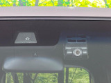 【ホンダセンシング】走行中に前方の車両等を認識し、衝突しそうな時は警報とブレーキで衝突回避と被害軽減をアシスト。より安全にドライブをお楽しみいただけます。