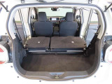 簡単に広がるラゲッジスペース♪可倒リアシートを前方へ倒せばラゲッジスペースはさらに拡大!!大きな荷物も収納可能です。