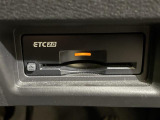 【ETC2.0(DSRC)】ETCカードを挿入すれば料金所はノンストップで通過できます。ETC限定の割引や、高速道路の情報提供サービスを利用できます。