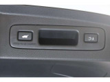 ☆電動リアゲート☆荷物で両手が塞がっていてもワンタッチボタンでリアテールゲートを自動で開閉できます。