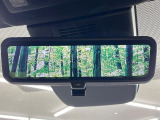 【デジタルインナーミラー】後席の大きな荷物や同乗者で後方が確認しづらい時でも安心!カメラが撮影した車両後方の映像をルームミラー内に表示。クリアな視界で状況の確認が可能です!