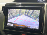 【バックカメラ】駐車時に後方がリアルタイム映像で確認できます。大型商業施設や立体駐車場での駐車時や、夜間のバック時に大活躍!運転スキルに関わらず、今や必須となった装備のひとつです!