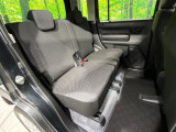 後部座席も気になるようなキズ・汚れやへたり等、大きなダメージはなく、良好な状態です。