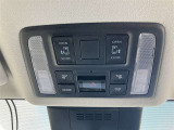 運転席から天井のスイッチでスライドドアの操作可能です