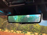 【デジタルインナーミラー】カメラが撮影した車両後方の映像をルームミラー内に表示。クリアな視界で状況の確認が可能です!※ドラレコ機能ご利用には別途SDカードをご用意いただく場合があります。