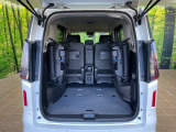 後席を格納すると、これだけの広さが!シーンに合わせたシートアレンジで、大きな荷物も積むことが出来ます♪