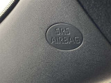 運転席、助手席のエアバッグはもちろん、サイドエアバッグも装備しています。ワンランク上の安全性を求めているお客様にオススメの装備です。
