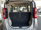 開口部が大きく荷物の積み下ろしがしやすいラゲッジスペースです