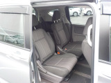 後席も余裕の広さ!ゆったりくつろげます!!これなら長距離ドライブも問題ありません。