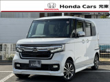 令和5年式のホンダ「NBOXカスタム」です。当社では新車拠点からの下取車・デモカー等の上質車をしっかり見極め展示しています。