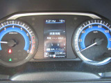 視認性が良くアドバンスドディスプレイを搭載したスピードメーター。