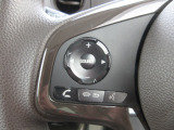 ハンドルの手元で音楽ボリューム等の調整が可能なスイッチが装備されておりますので、便利ですね。