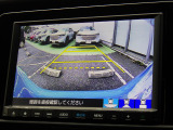 バックカメラで駐車も安心。死角を減らして、安全にサポート。初めての場所でもスムーズに、あなたの運転をもっと快適にしてくれます