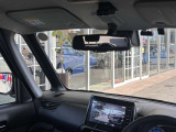 ディーラーオプション『前+車室内ドライブレコーダー』装備。表示はナビのモニター画面で行います。