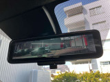 インテリジェントルームミラー、車両後方のカメラ映像をミラー面に映し出すので車内の状況や天候などに影響されにくく、よりクリアな後方視界が得られます