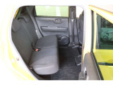 2列目シートも足元はゆったりしており快適にお座り頂けます!チャイルドシートの取り付けにも対応しており、後部座席にお乗りの方も楽しく広々と使用できます!!