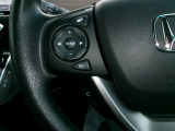 音量など、ナビ関係を操作するボタンです。運転しながらでも簡単に操作できますね。