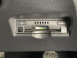 【ETC】有料道路を利用する際に料金所で停止することなく通過できる、ETC車載器(ノンストップ自動料金収受システム機器)が装備されています。セットアップを行うことで利用可能になります。