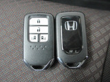 スマートキー付!キーを取り出さなくてもドアロックの施錠・開錠、エンジンの始動が出来ます!雨の日や荷物の多い日にとても便利ですね♪