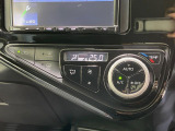 【オートエアコン】一度お好みの温度に設定すれば、車内の温度を検知し風量や温度を自動で調整。暑い&hellip;寒い&hellip;と何度もスイッチ操作をする必要はありません。快適な車内空間には必須の機能ですね♪