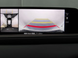 狭い場所での駐車やすれ違いなどでより的確な運転操作に役立つ360&deg;ビューモニターが装備されています。