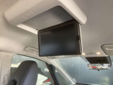 後部座席モニターです!テレビ・DVDが楽しめますので小さいお子様がいらっしゃるご家庭の長距離ドライブに大活躍です☆