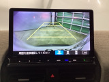 バックモニター付きで、車庫入れやバック時の後方確認をサポート。