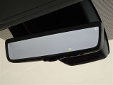 デジタルインナーミラーを装備してます。後部座席の人や大きな荷物で後方の視界を遮られることがありません。