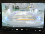 バックカメラの画像です。ガイドラインがスムースな車庫入れをサポートいたします!車庫入れの安心感がアップしますね☆