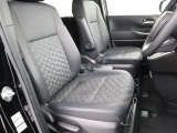 運転席に座り視界の状態確認をお願い致します。
