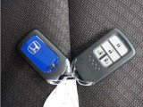 ◆スマートキー◆カギをバッグやポケットに入れたままでもドアロックの開閉ができる『スマートキー』付き!雨天や暗くなってもカギを取り出す必要がなくドアの開錠&エンジンも始動できます