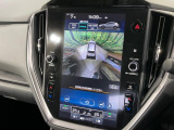 【マルチテレインモニター】車のフロントやサイドのカメラ画像を同時にモニター表示することで、悪路や狭い道を走行時でも周囲の状況確認ができ安心!本格SUVにうれしい装備です♪