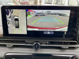 アラウンドビューモニターは車の全周囲をカメラで映しだして障害物や人を確認、周りの状況を確認しながら安全に駐車できる便利な装備になります。