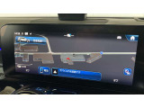 【コマンドシステム】センターのコントローラーとスイッチ類及び音声認識機能により、ナビゲーションやオーディオ&ビジュアル、車両設定等を安全に操作できます。また高精度ディスプレイを採用しています。